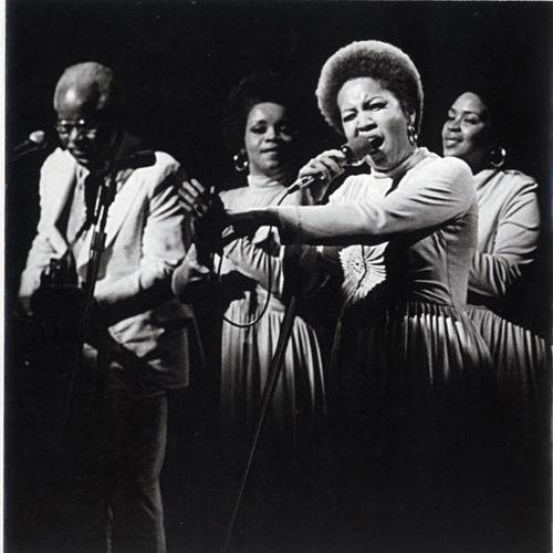 StapleSingers1973-06HamptonJazzFestivalVA (3).jpg